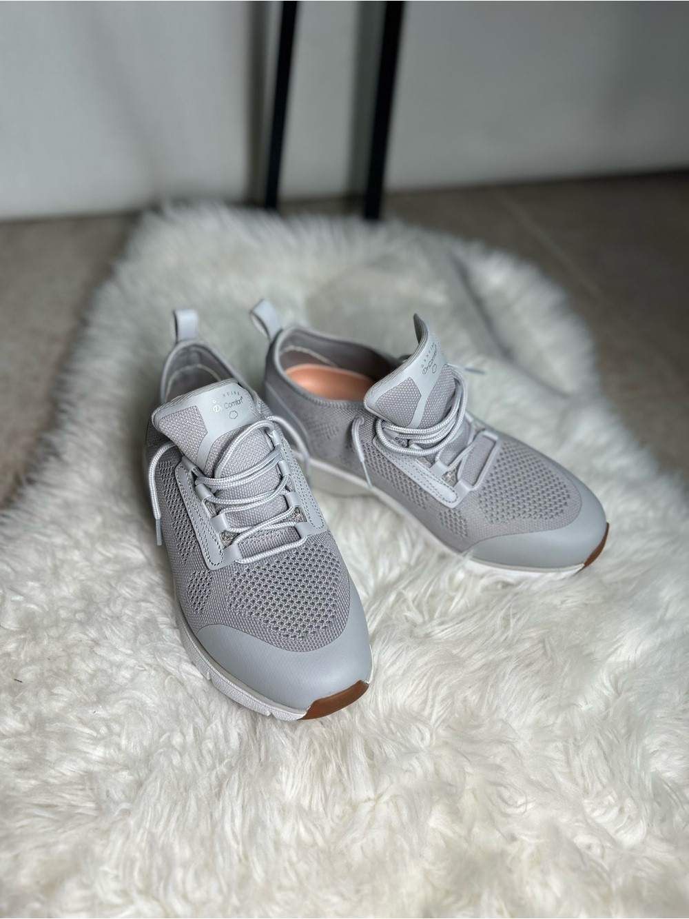 Dr Comfort size10-1/2Light Gray Knit Women’s Sneakers - Stylish Everyday Comfort